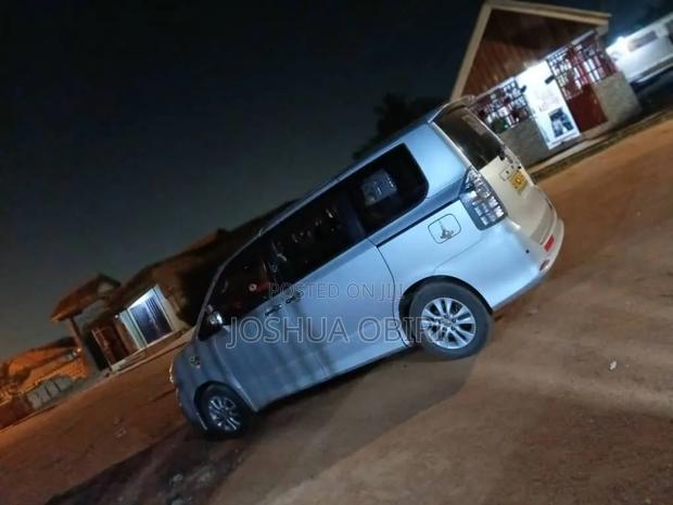 Toyota Voxy X 4WD 8-Seater 2011 Silver