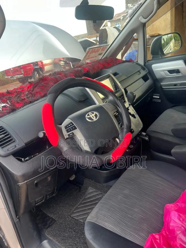 Toyota Voxy X 4WD 8-Seater 2011 Silver