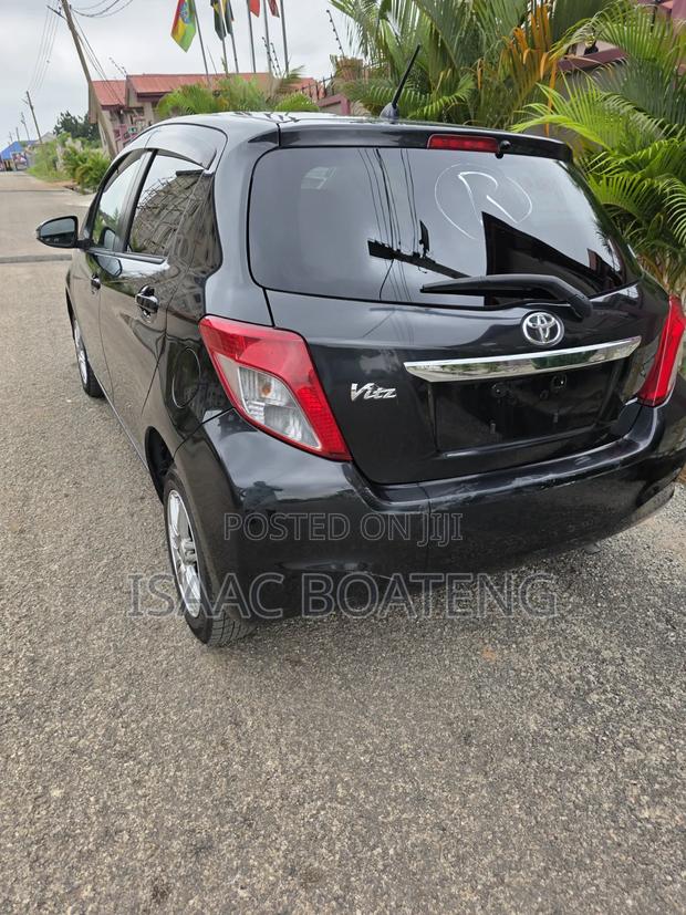 Toyota Vitz 1.3 AWD 5dr 2013 Black