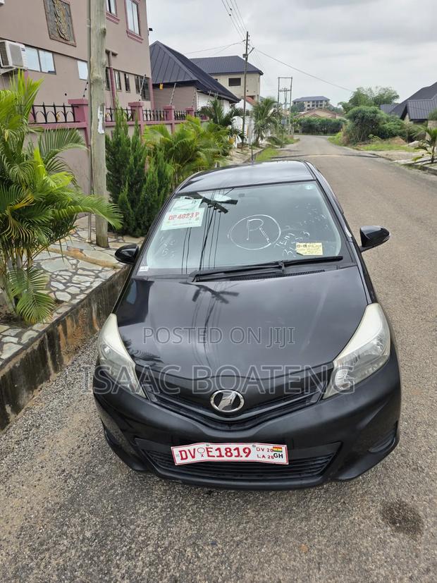 Toyota Vitz 1.3 AWD 5dr 2013 Black