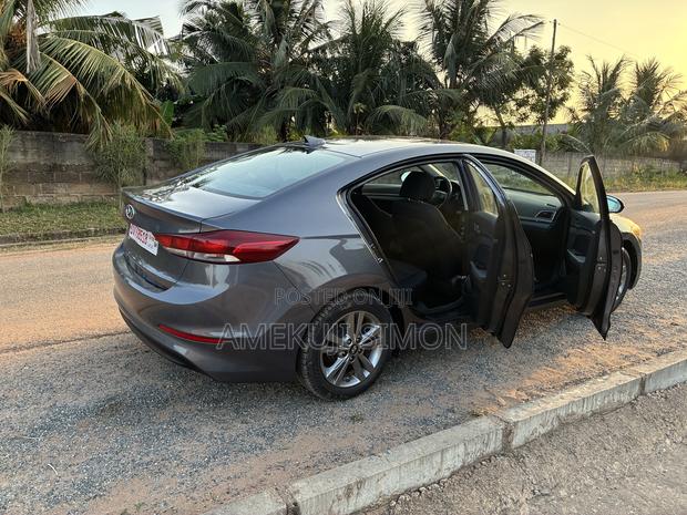Hyundai Elantra SE 2018 Gray