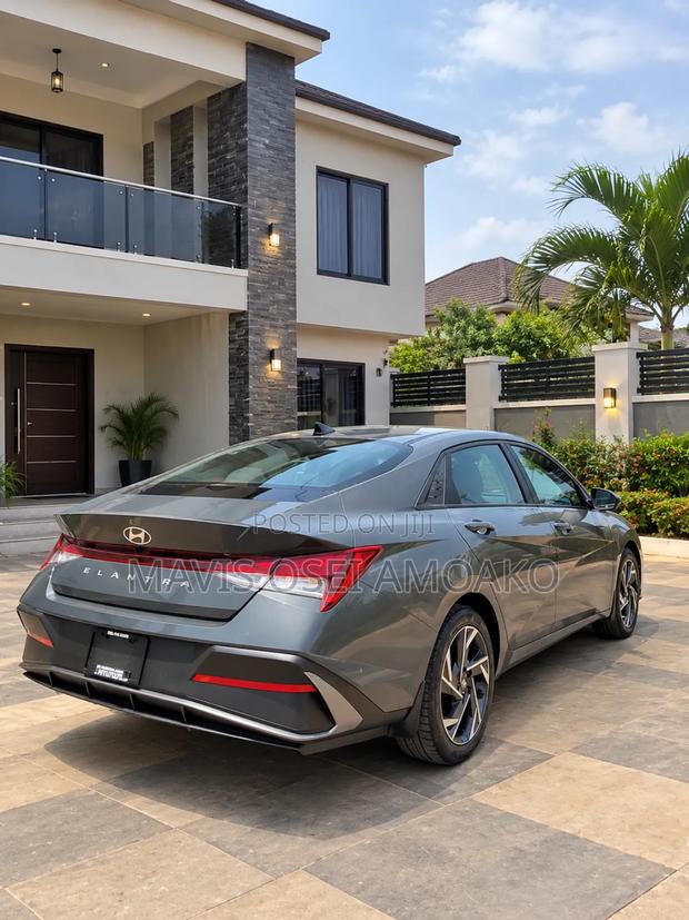 Hyundai Elantra SEL 2024 Gray