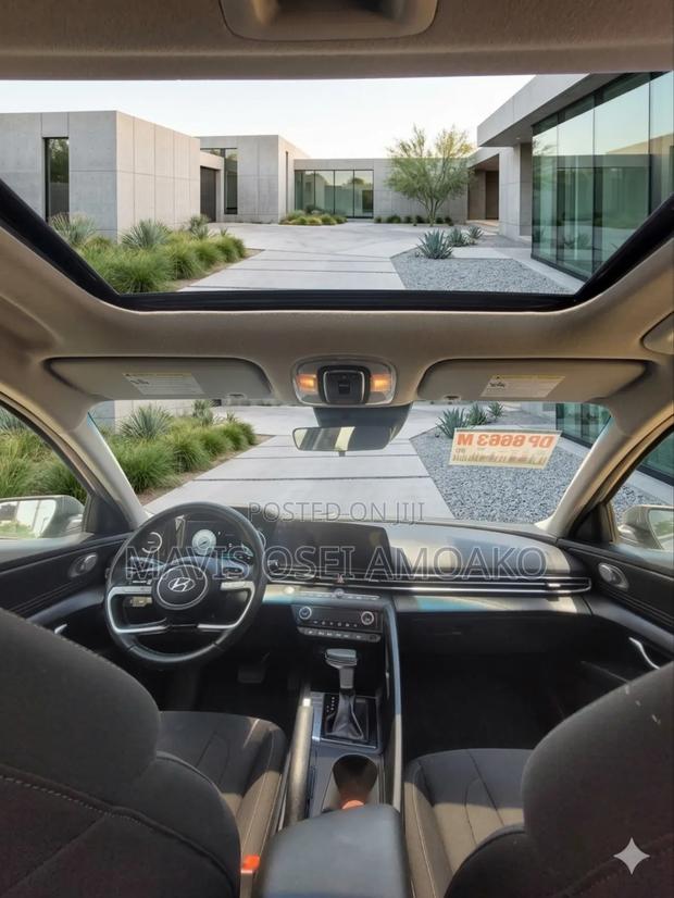Hyundai Elantra SEL 2024 Gray