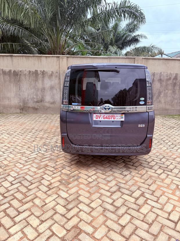 Toyota Voxy Hybrid V 2WD 7-Seater 2015 Gray