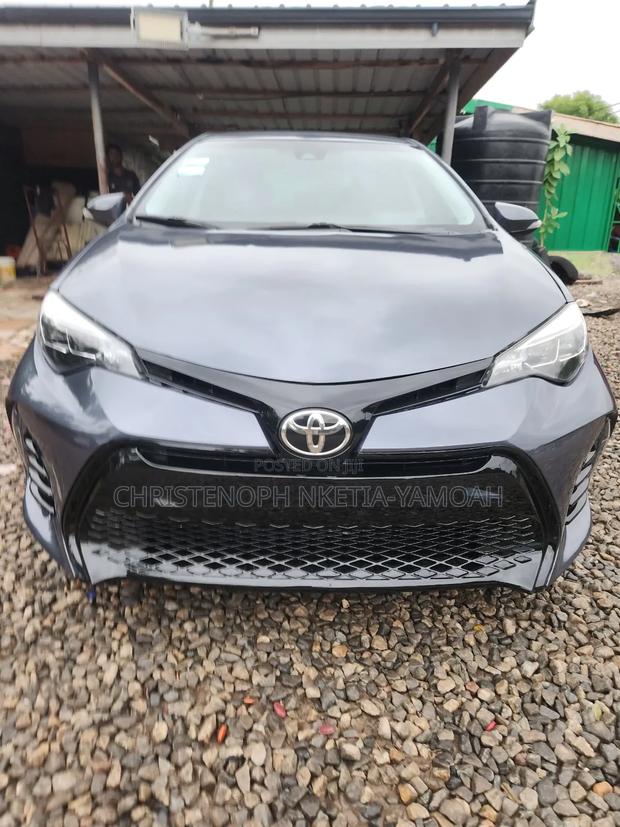 Toyota Corolla SE (1.8L 4cyl 6M) 2018 Gray