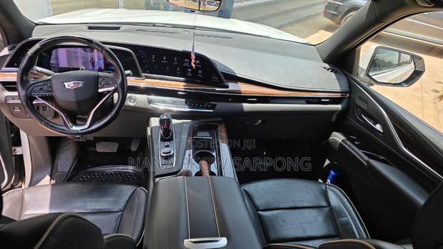 Cadillac Escalade Luxury 4WD 2023 White