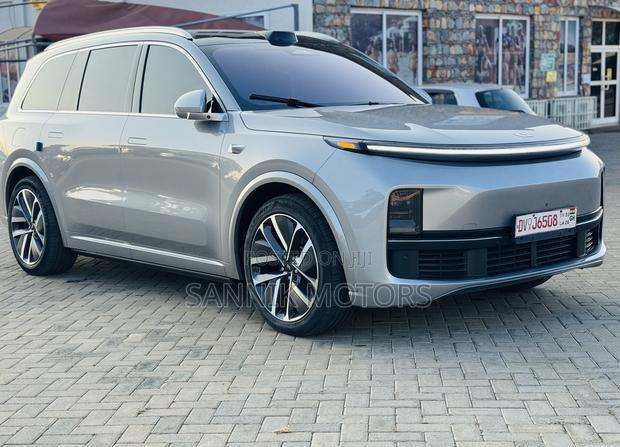 Li Auto L9 1.5 Hybrid AWD 2022 Silver