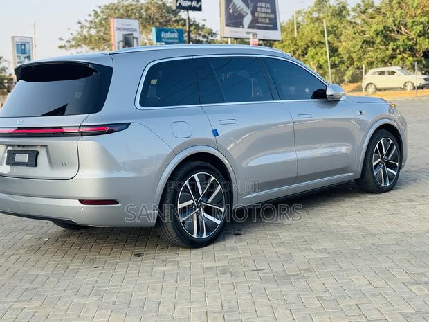 Li Auto L9 1.5 Hybrid AWD 2022 Silver