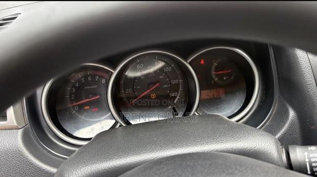 Nissan Versa 1.8 S Hatchback 2011 Blue