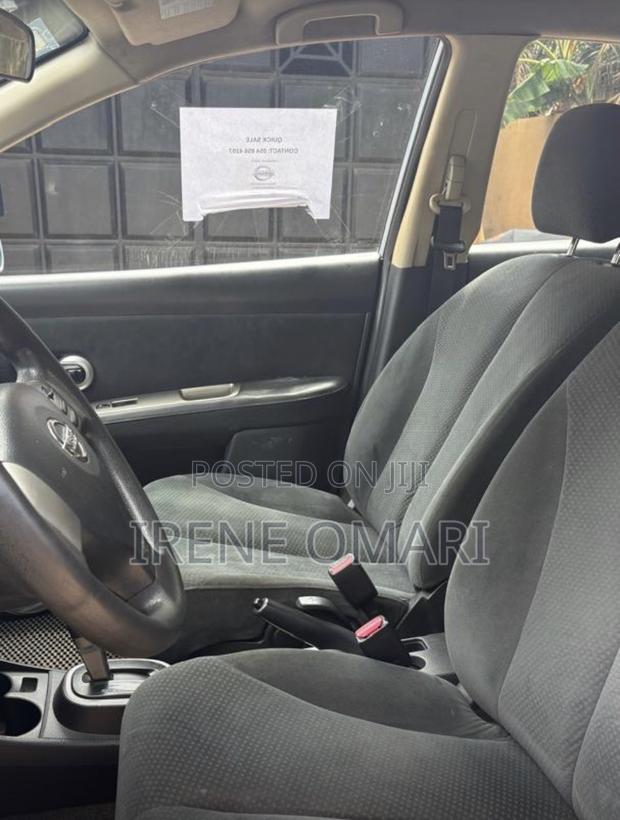 Nissan Versa 1.8 S Hatchback 2011 Blue