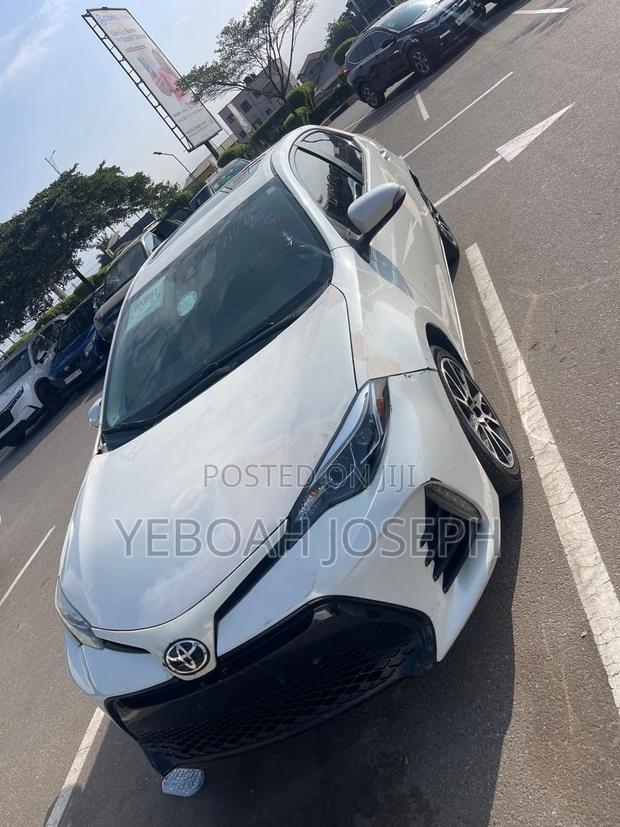 Toyota Corolla SE Special Edition 4dr Sedan (1.8L 4cyl CVT) 2017 White