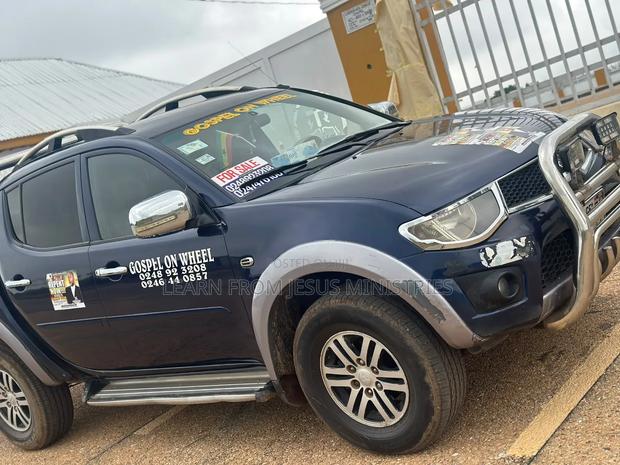 Mitsubishi L200 2015 Blue