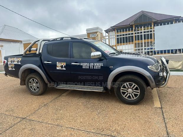 Mitsubishi L200 2015 Blue