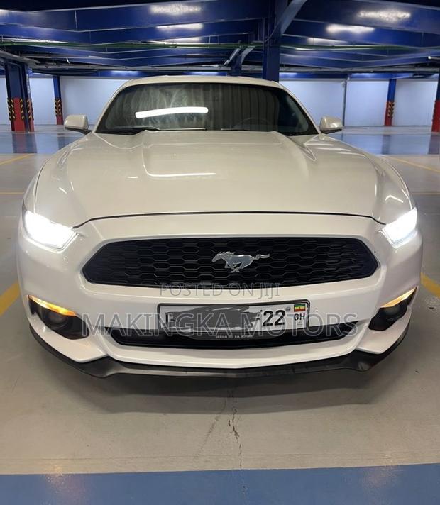 Ford Mustang V6 Fastback 2016 White