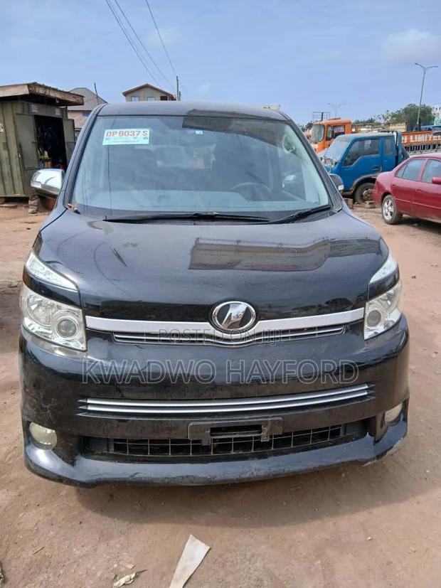 Toyota Voxy Trans-X 2WD 5-Seater 2013 Black