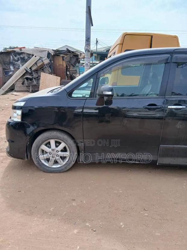 Toyota Voxy Trans-X 2WD 5-Seater 2013 Black