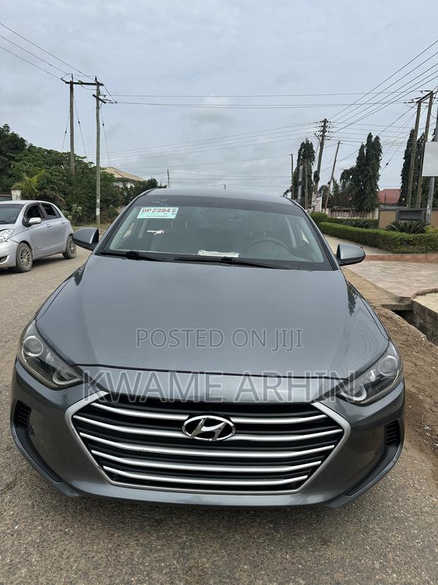 Hyundai Elantra SE Sedan FWD (2.0L 4cyl 6M) 2017 Gray