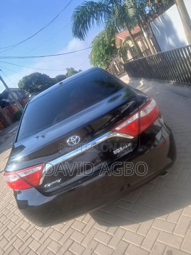 Toyota Camry Hybrid XLE 2023 Black