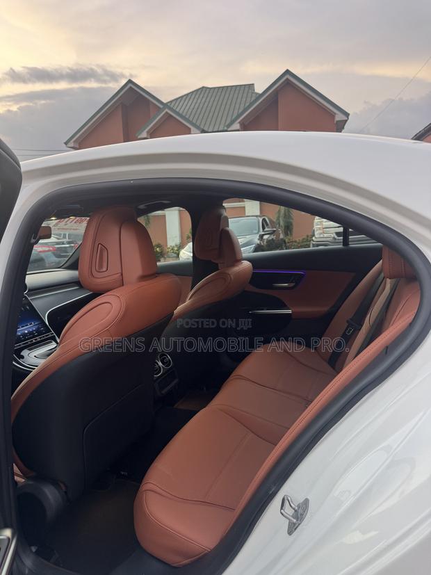 Mercedes-Benz C300 2025 White