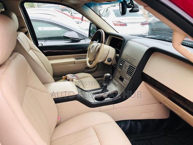 Lincoln Navigator L 2010 Red