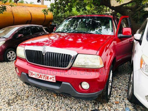 Lincoln Navigator L 2010 Red