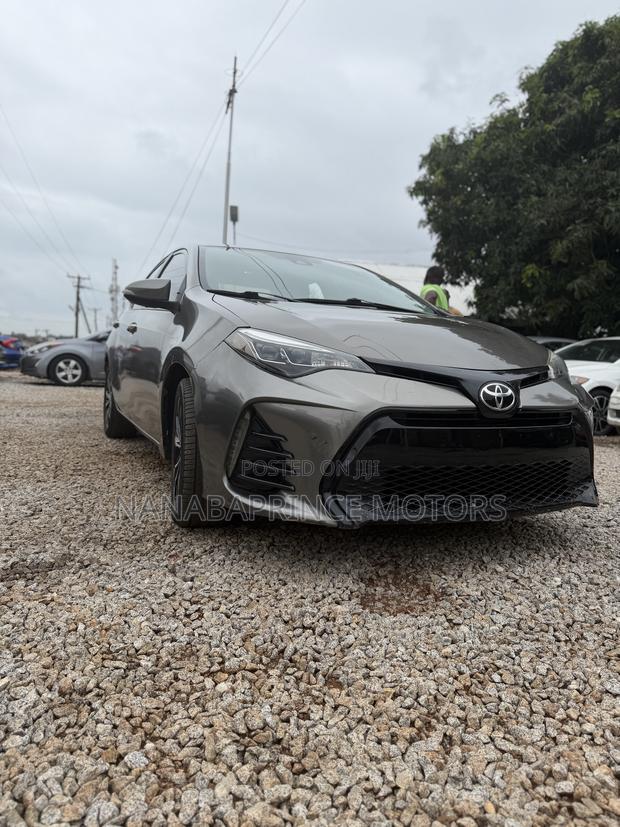 Toyota Corolla SE Special Edition 4dr Sedan (1.8L 4cyl CVT) 2017 Gray