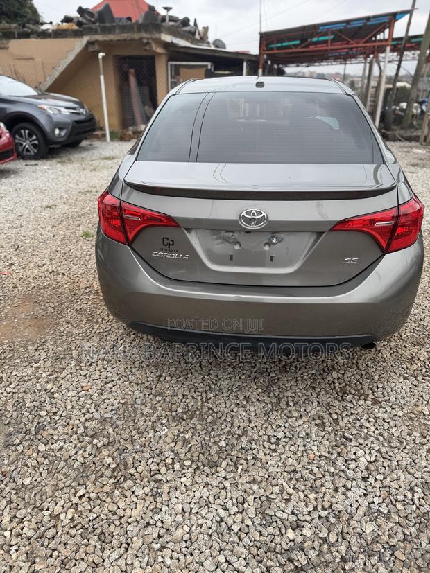 Toyota Corolla SE Special Edition 4dr Sedan (1.8L 4cyl CVT) 2017 Gray