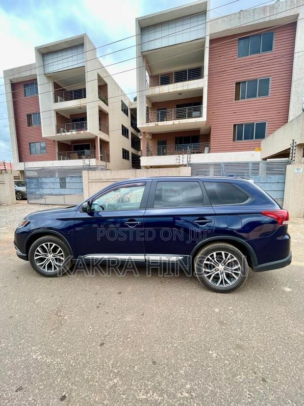 Mitsubishi Outlander 2018 Blue