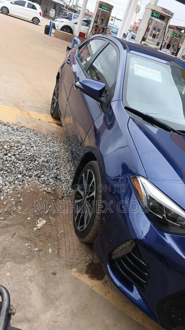 Toyota Corolla SE (1.8L 4cyl 2A) 2018 Blue