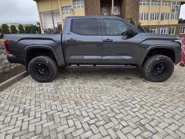 Toyota Tundra SR5 2022 Gray