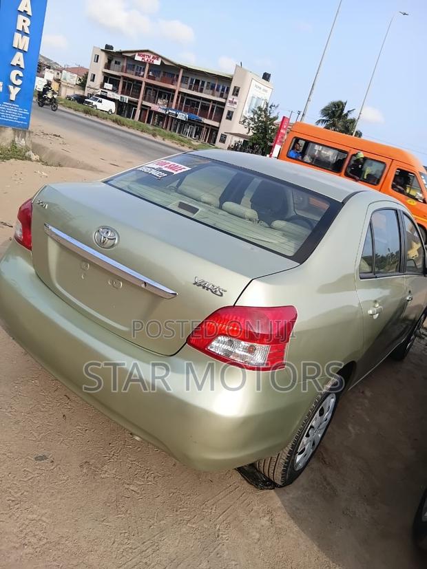 Toyota Yaris 2009 Gold