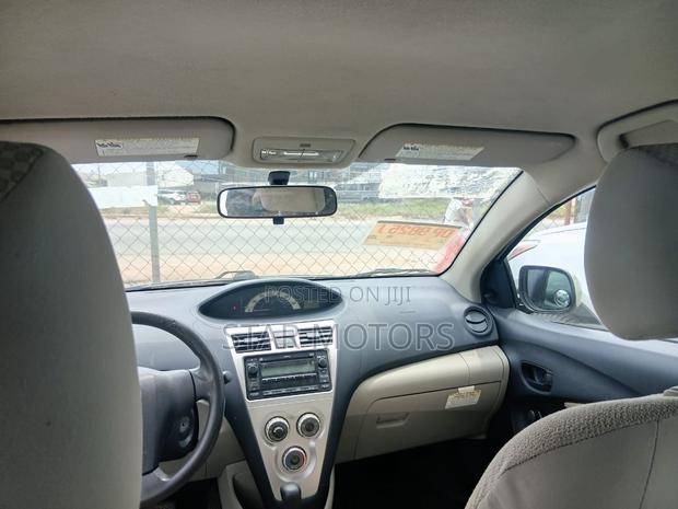 Toyota Yaris 2009 Gold