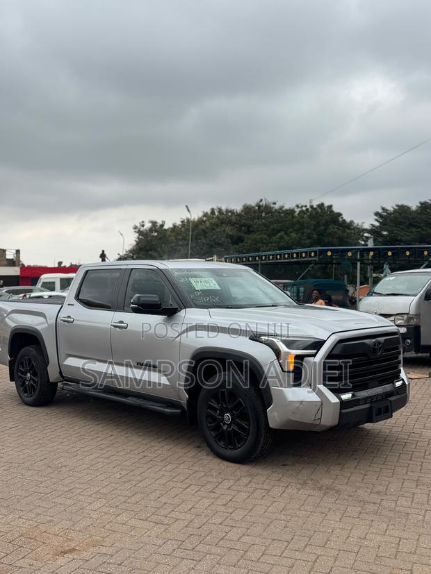 Toyota Tundra 2024 Silver