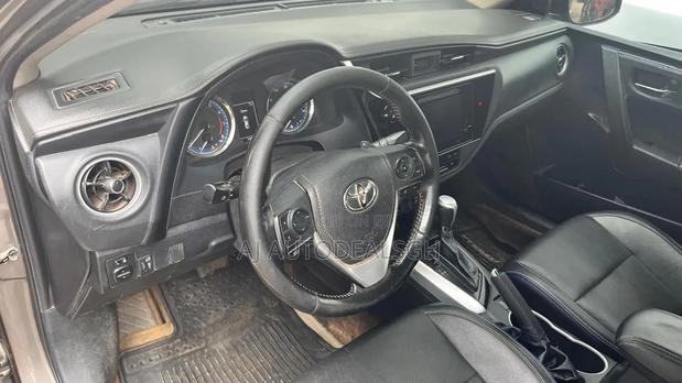 Toyota Corolla XSE (1.8L 4cyl 2A) 2019 Gray