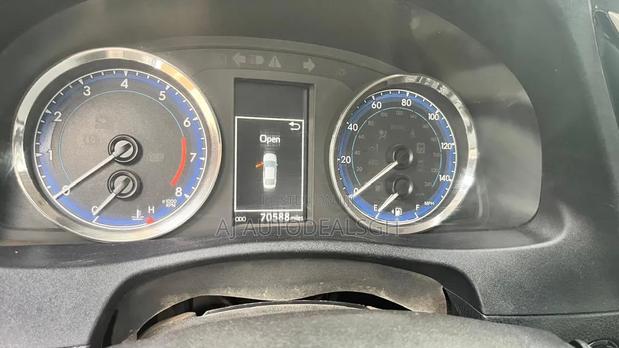 Toyota Corolla XSE (1.8L 4cyl 2A) 2019 Gray