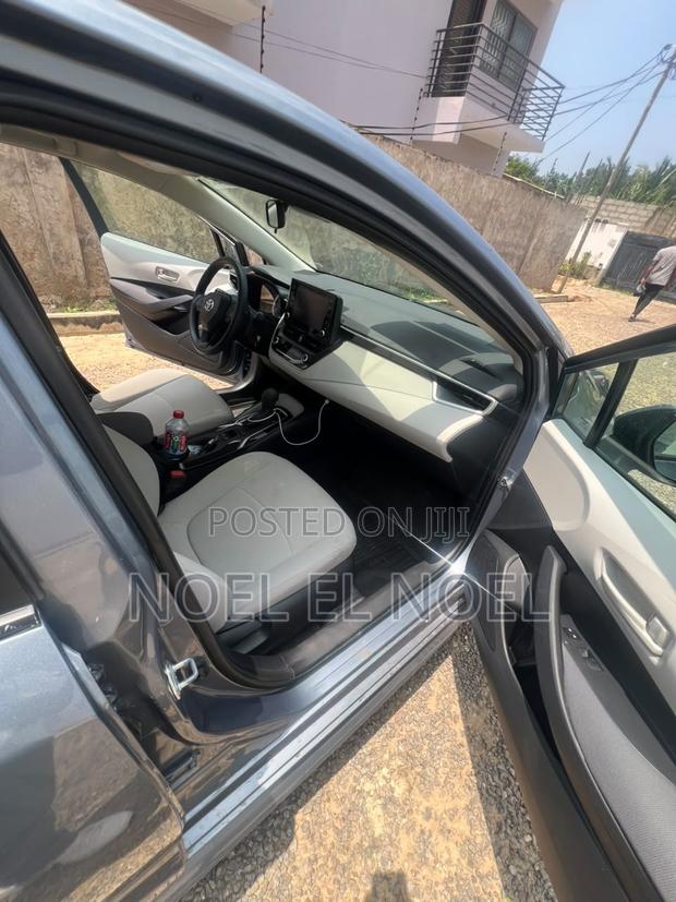 Toyota Corolla LE 2022 Silver