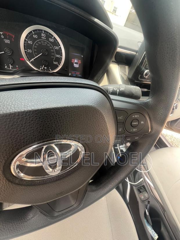 Toyota Corolla LE 2022 Silver
