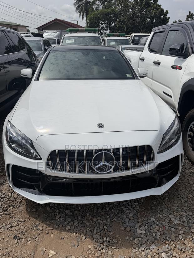 Mercedes-Benz C300 Luxury Sedan RWD (2.0L 4cyl 7A) 2017 White