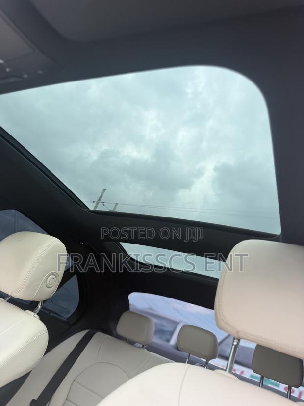 Mercedes-Benz C300 Luxury Sedan RWD (2.0L 4cyl 7A) 2017 White