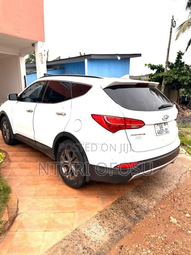 Hyundai Santa Fe SE 2012 White