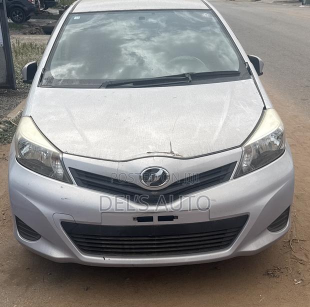 Toyota Vitz 2015 Silver