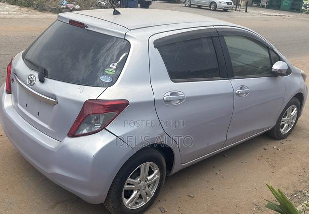 Toyota Vitz 2015 Silver