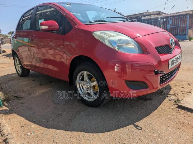 Toyota Yaris Base Sedan 4dr 2010 Red