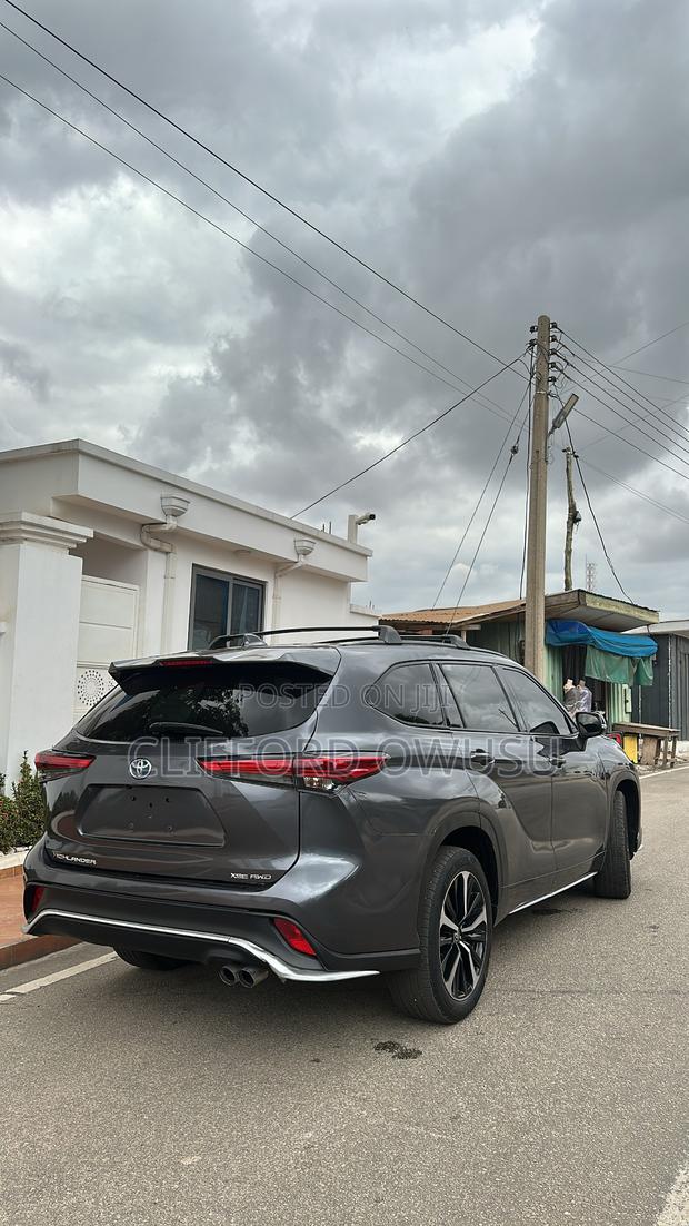 Toyota Highlander XSE 2022 Gray