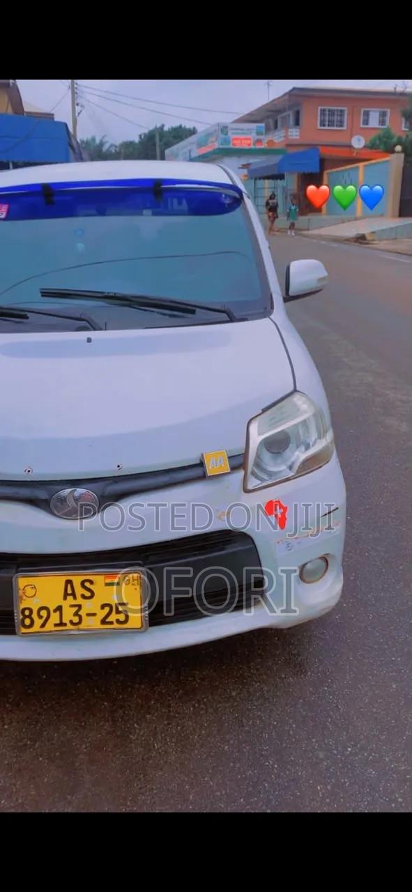 Toyota Sienta 1.5 FWD 2014 White