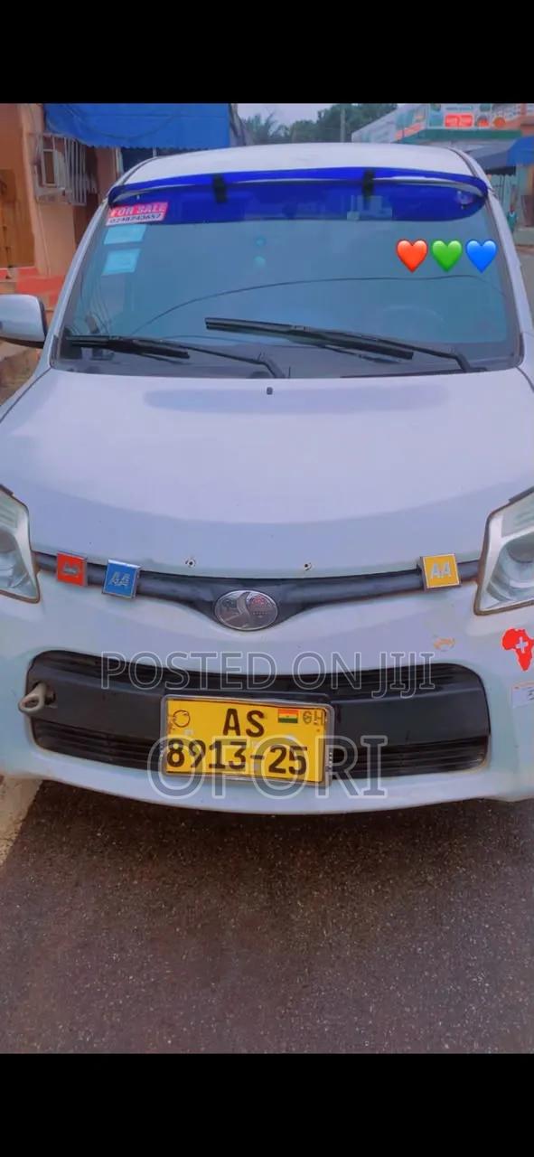 Toyota Sienta 1.5 FWD 2014 White