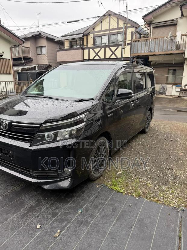 Toyota Voxy Hybrid V 2WD 7-Seater 2015 Black