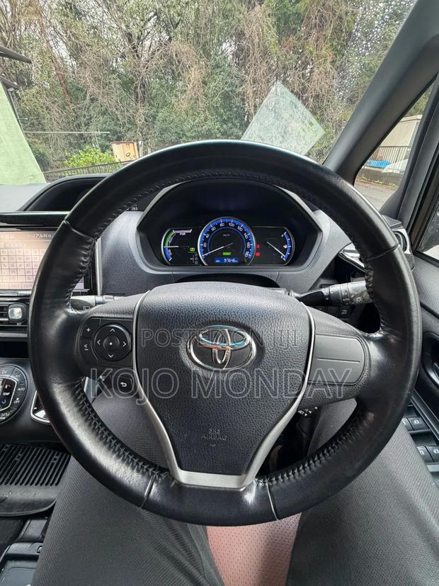 Toyota Voxy Hybrid V 2WD 7-Seater 2015 Black