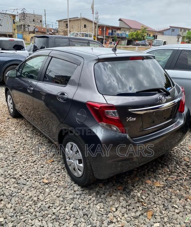 Toyota Vitz 1.3 AWD 5dr 2015 Gray