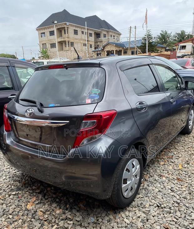 Toyota Vitz 1.3 AWD 5dr 2015 Gray